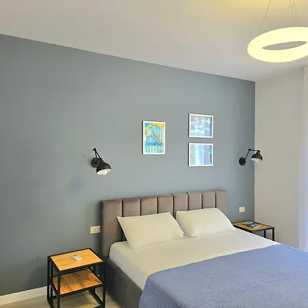 Апартаменты White Moon 301 *